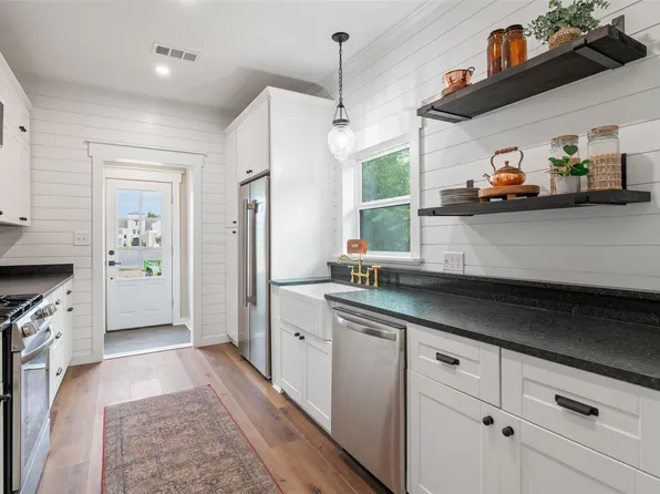 800 W Gandy St, Denison, TX 75020