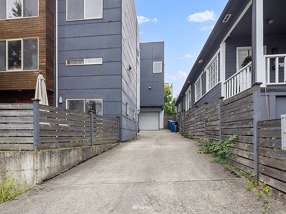 The home is nestled up the driveway and away from the traffic noise.>