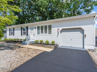 533 Harding Ave, Toms River, NJ 08753