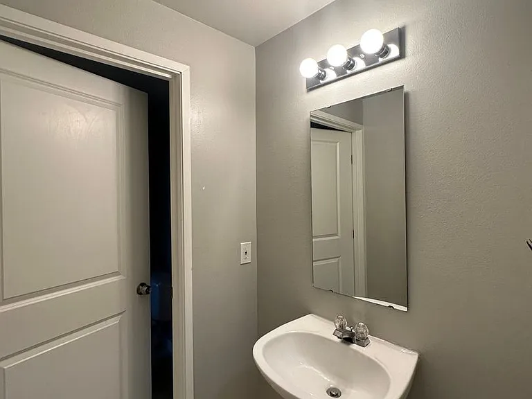 Interlake Apartments — Photo 12