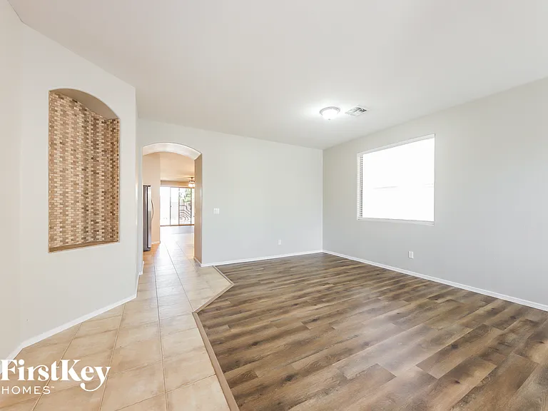 7157 W Kings Ave — Photo 3
