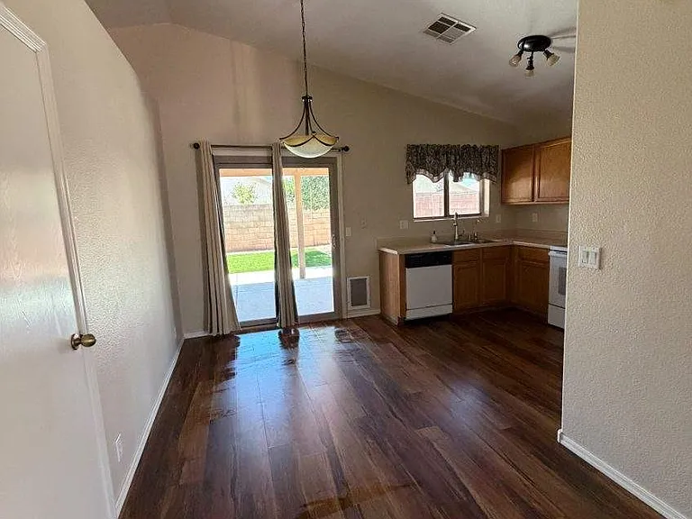 15743 W Elm St — Photo 15