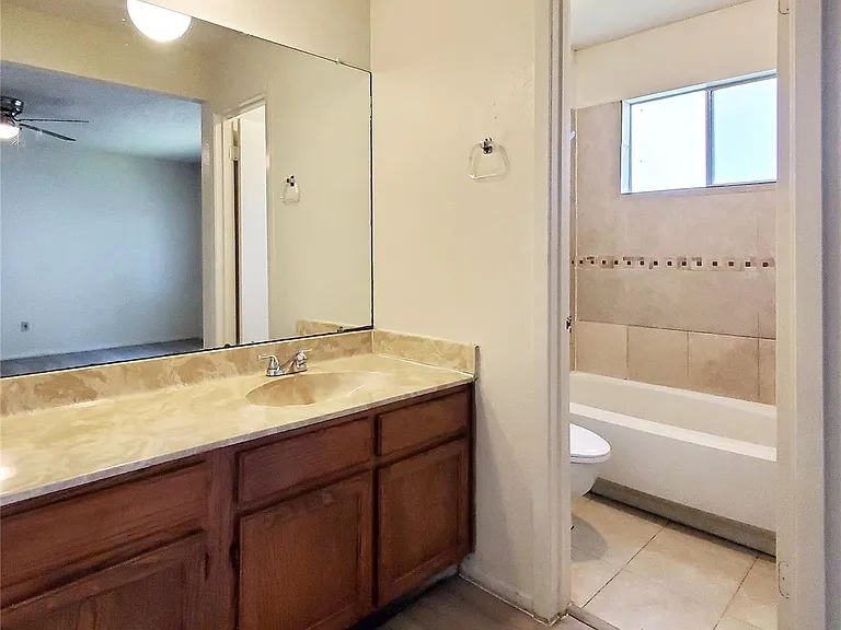 2827 Wilcrest Dr — Photo 10
