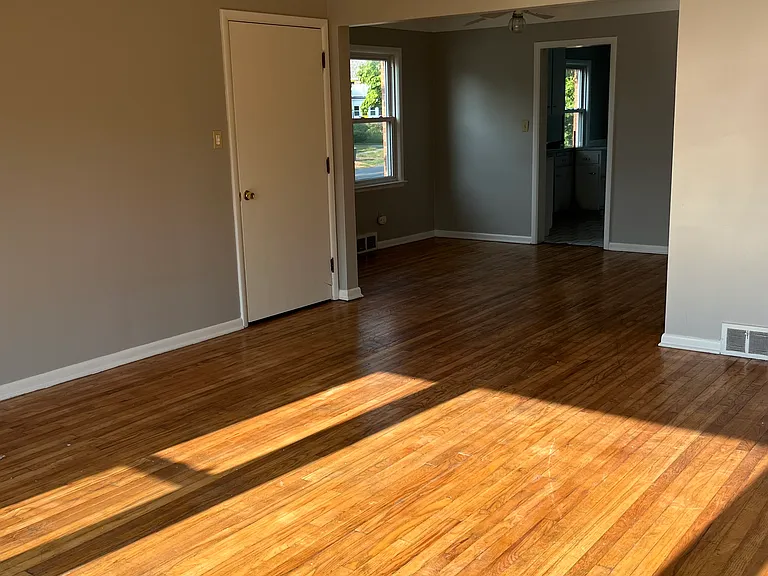 2321 Traymore Rd — Photo 8