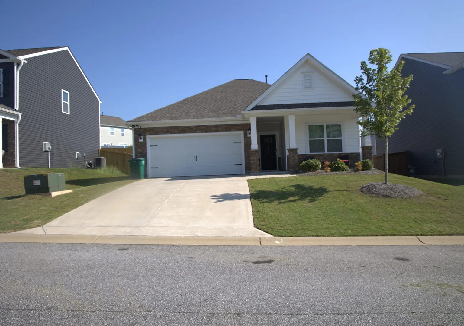 3 bed, 1650 sqft, $2,000 — Photo 1