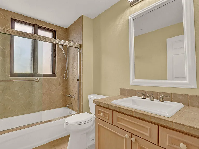 370 Golfview Rd #901 — Photo 32