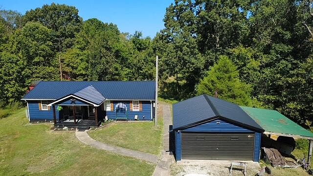 1st image of 590 Walnut Grove Rd