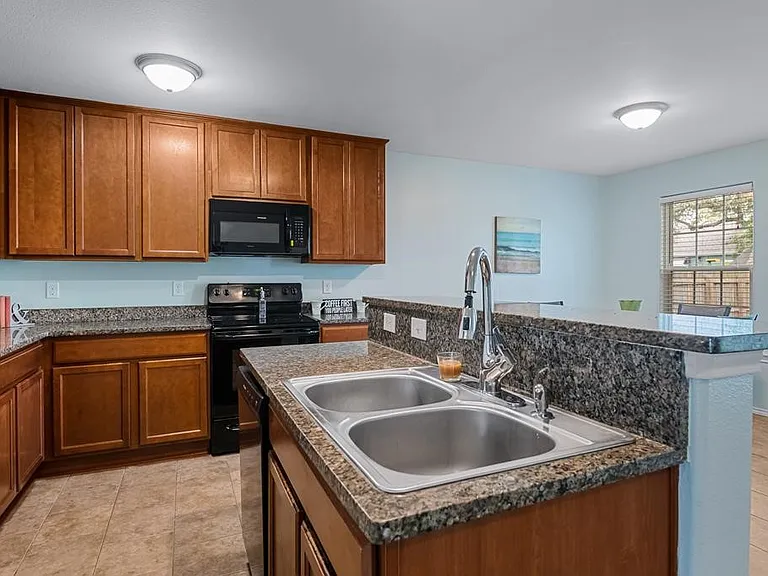 102 Pecan Harbor St — Photo 11