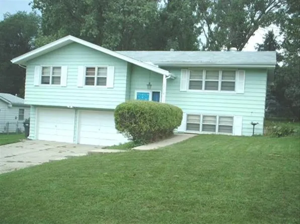 2310 Robin Dr, Bellevue, NE 68147