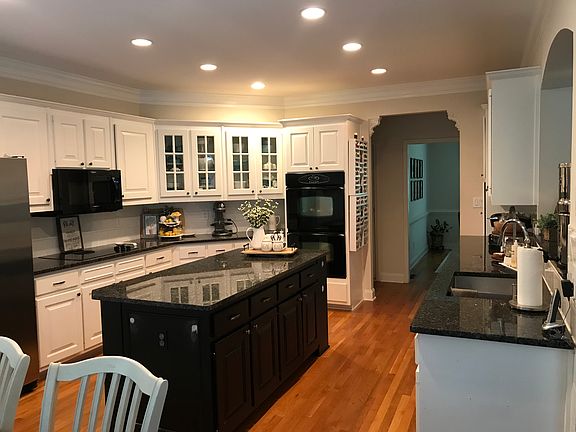 Kitchen, granite countertops