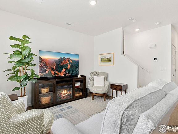 5th image of 408 Mountain Bluebird Dr