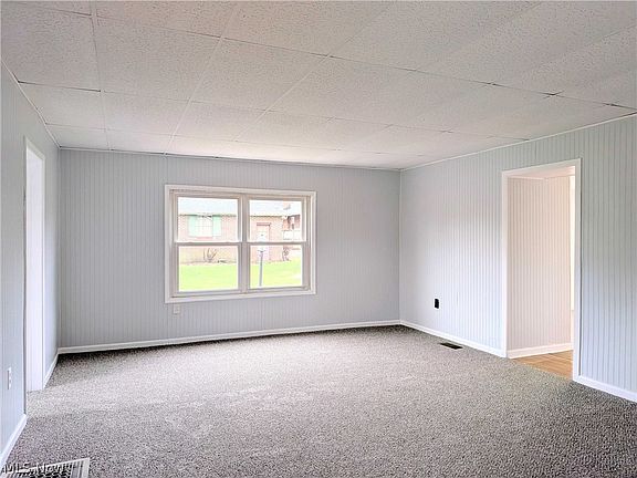 4th image of 117 Market St N