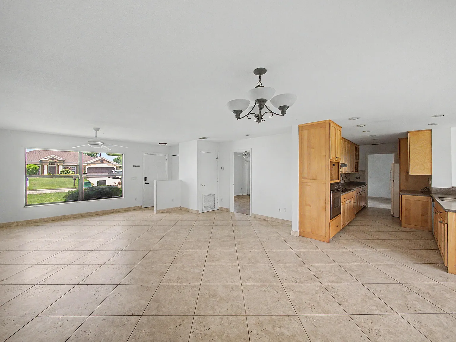 3 bed, 2.0 bath, 1717 sqft, $2,400 — Photo 2
