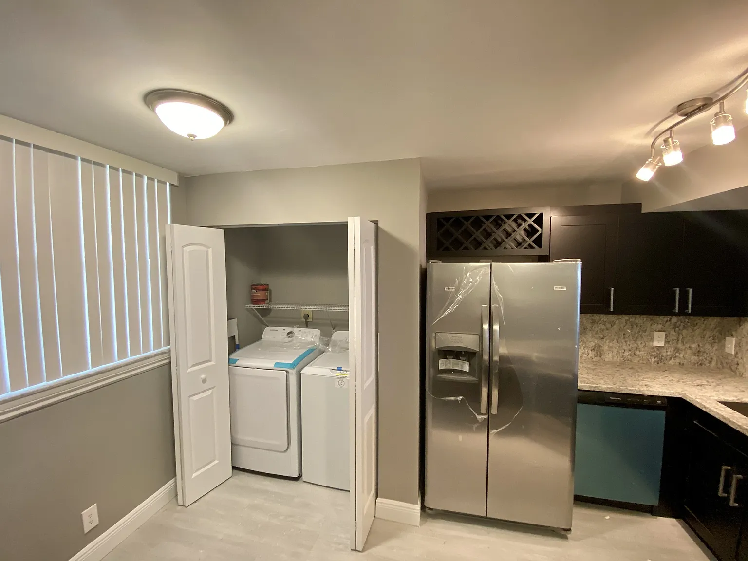 117 Lake Emerald Dr — Photo 3