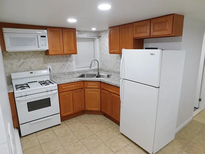 65 W 19th St #1 — Photo 13