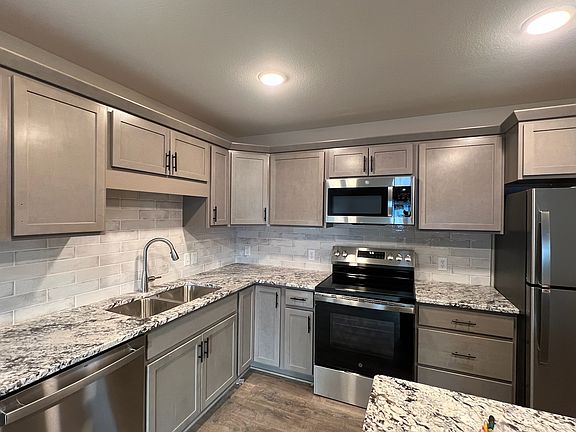 4th image of 4823 Woodland Park Dr #1