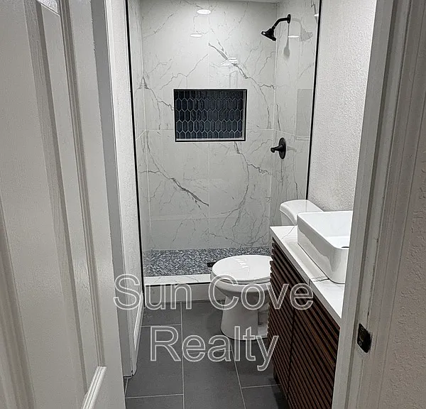 807 E Genesee St #1/2 — Photo 16