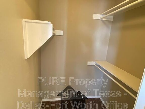 4th image of 5904D Holiday Ln E