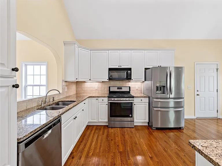 540 Battleview Dr — Photo 5