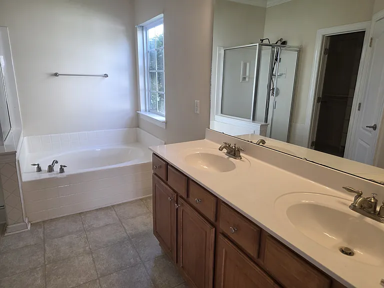633 Menlo Park Ln — Photo 7