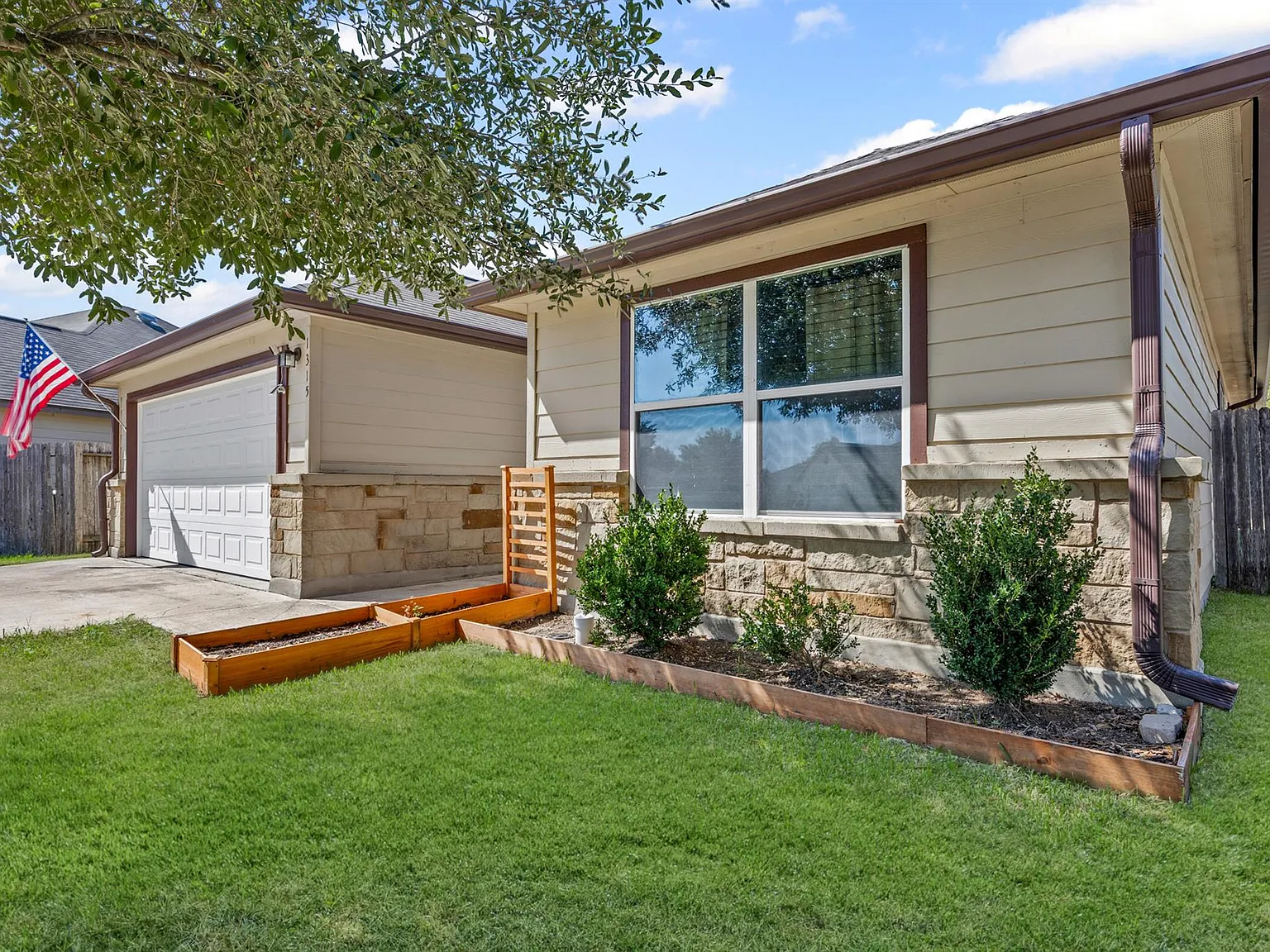 3 bed, 2.0 bath, 1760 sqft, $1,800 — Photo 4