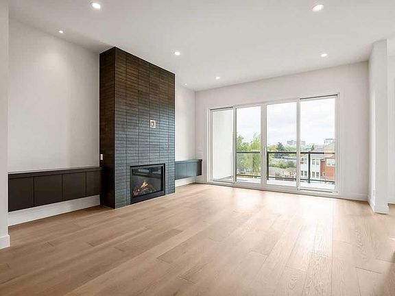 4th image of 710 S Bridge Cres NE