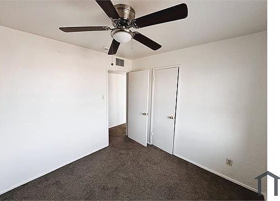 5th image of 219 W Kinderman Dr