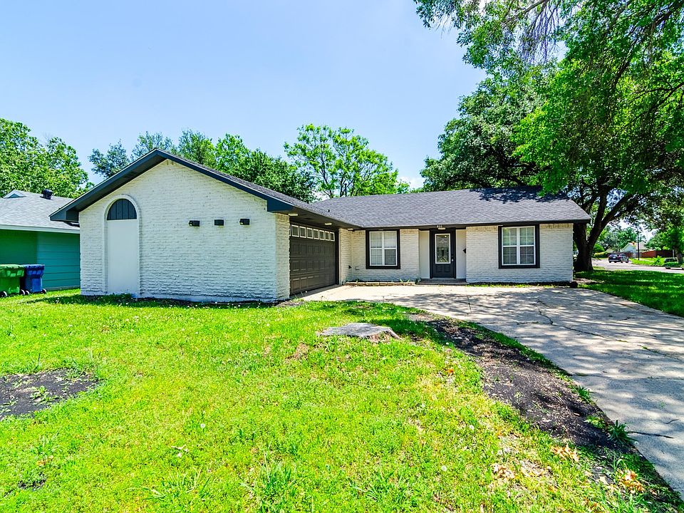 1st image of 466 Woodmere Dr