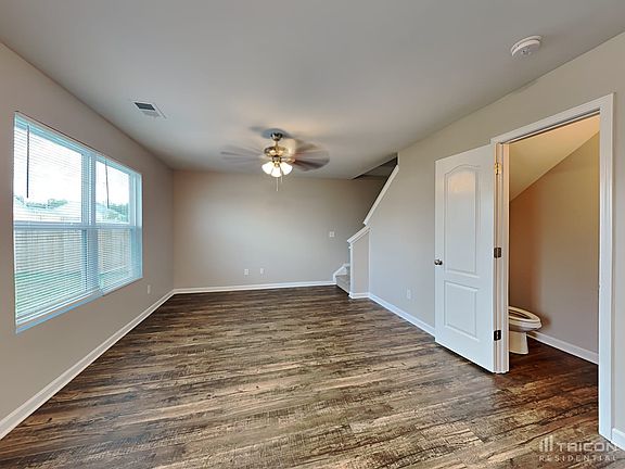 3rd image of 520 Gentle Breeze Ln