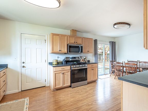 5th image of 910 Aloha St