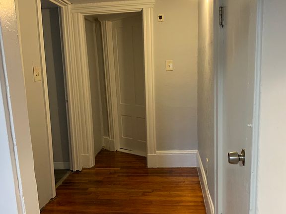 5th image of 143 Campbell Ave #1
