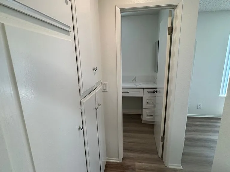 231 W Palmyra Ave — Photo 14