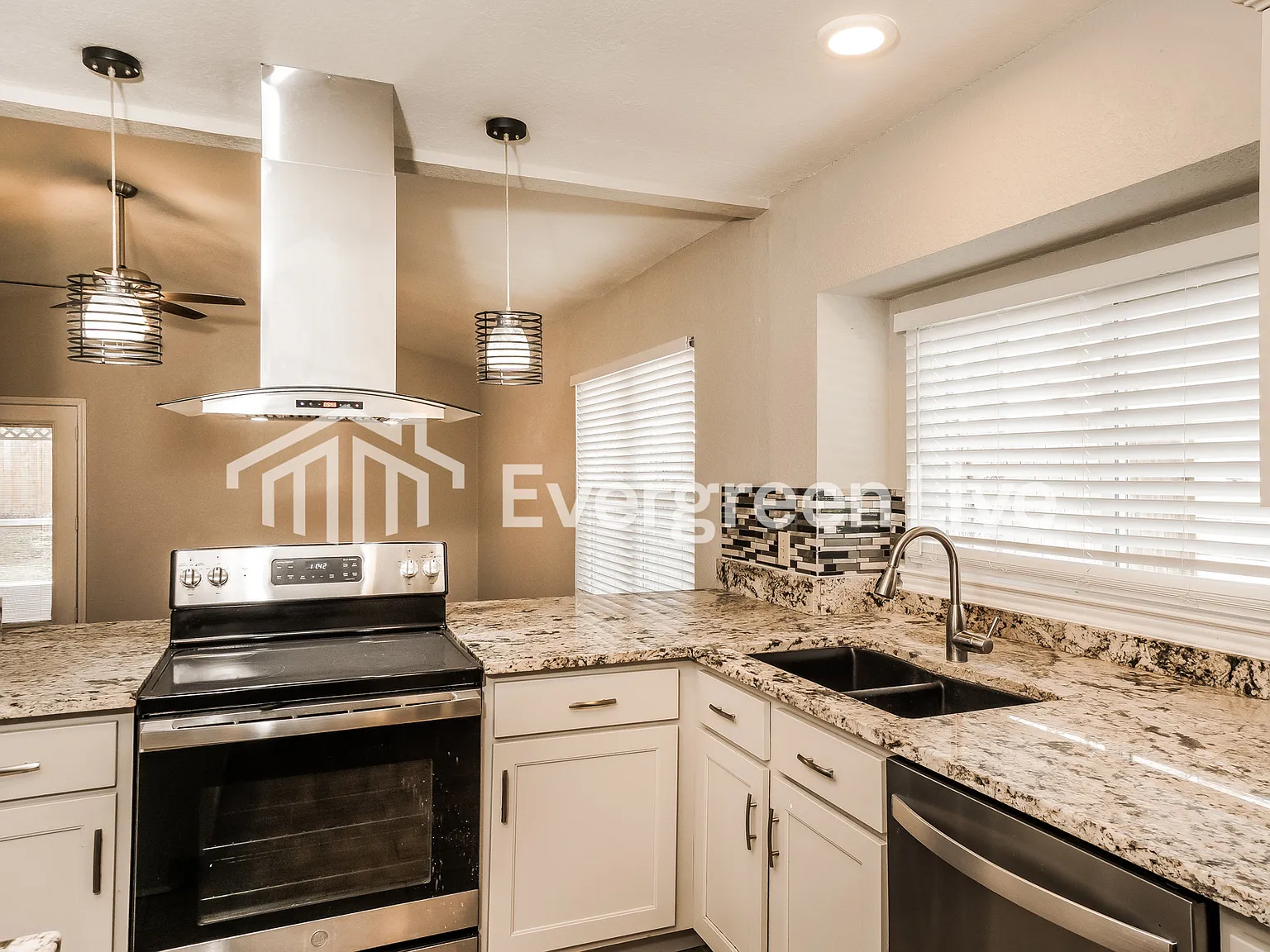 3 bed, 2.0 bath, 1469 sqft, $1,595 — Photo 4