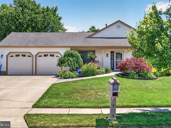 202 Wellington Dr, Marlton, NJ 08053