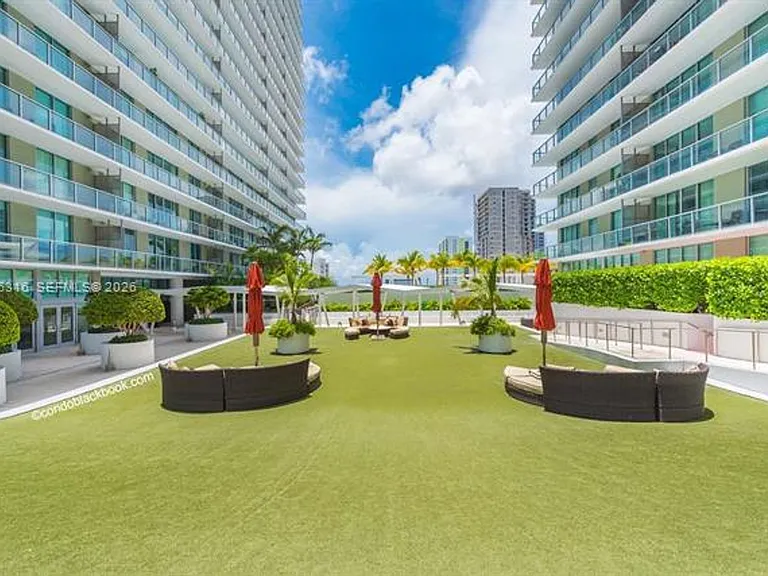 1111 SW 1st Ave #Penthouse 3822 — Photo 37