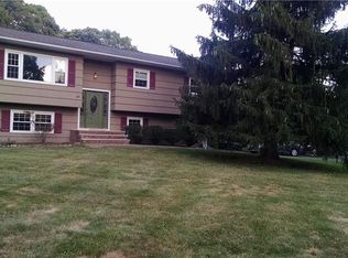 25 Victoria Dr, Airmont, NY 10901
