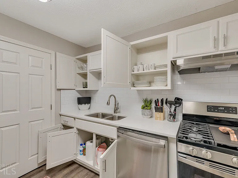 2304 Salt Springs Pl — Photo 13