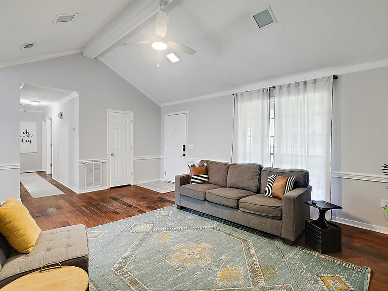 101 Wildwood Ln — Photo 2