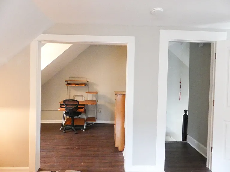 144-313 Linn St — Photo 34