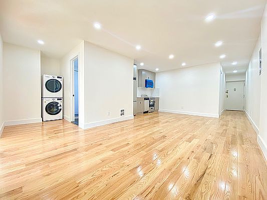 3rd image of 25 E 21st St #4F