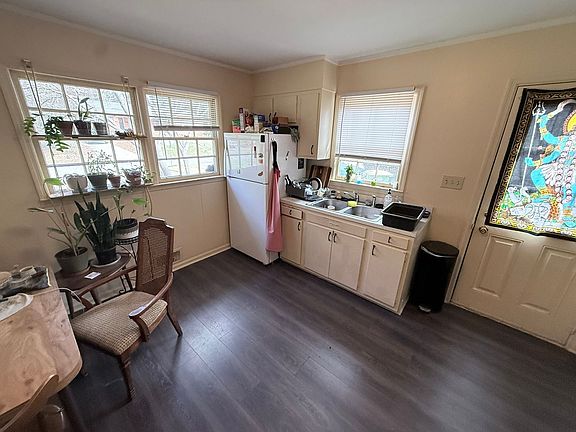 4th image of 182 Riverdale Dr