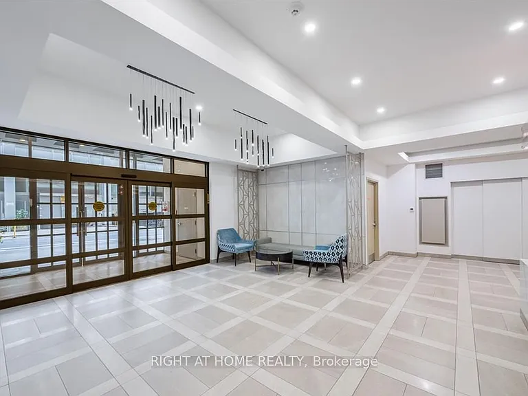 140 Simcoe St #1221 — Photo 3