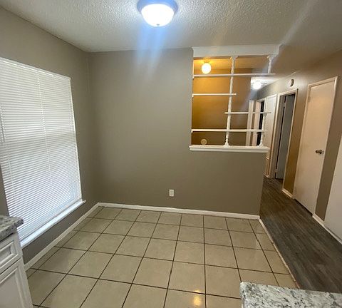 4th image of 810 S 119th East Ave