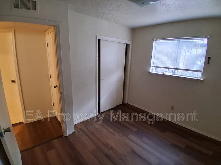 12200 Candelaria Rd NE #A — Photo 8