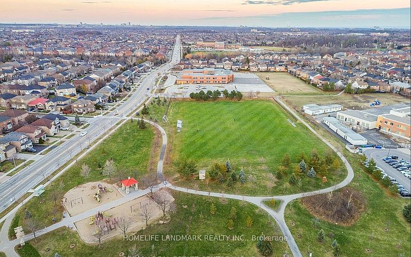 Oakville Townhouse for rent - 3 Bedrooms — photo 32
