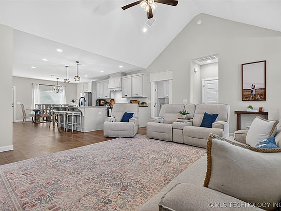5th image of 5301 Barnett Ave
