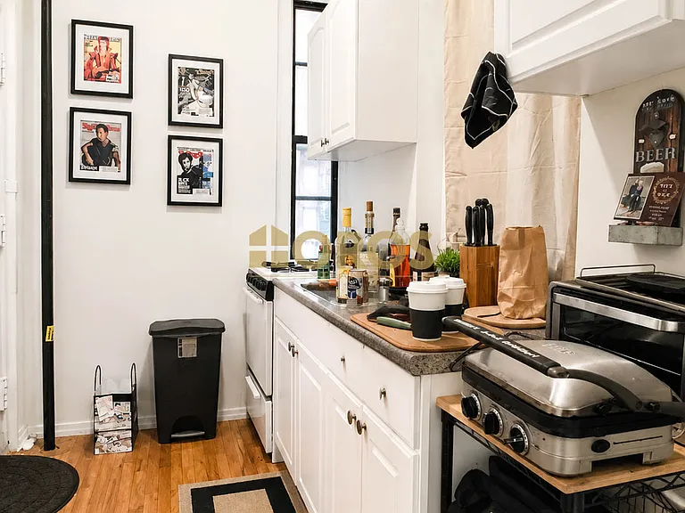 217 E 10th St #12 — Photo 3