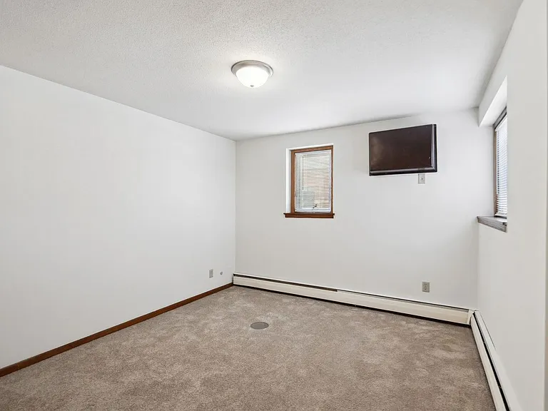 Rose Mall Apartments — Photo 16