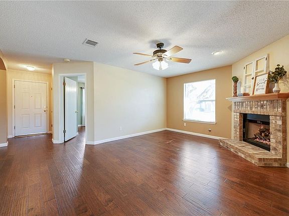5th image of 1601 Highland Ct
