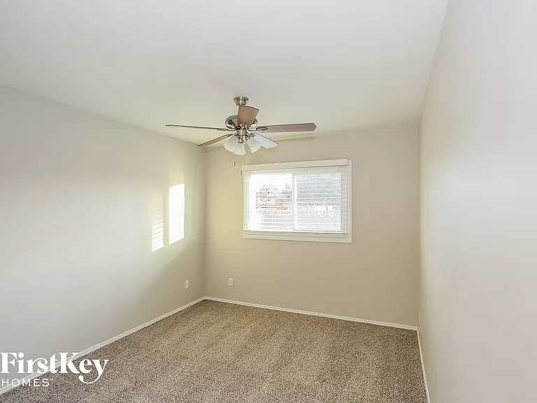 4409 W Griswold Rd — Photo 10